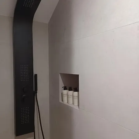 アパート Theta ステムニツァ